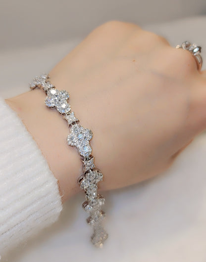 ਆਈਸਡ ਆਊਟ ਗੋਲਡ ਪਲੇਟਿਡ ਬਰੇਸਲੇਟ