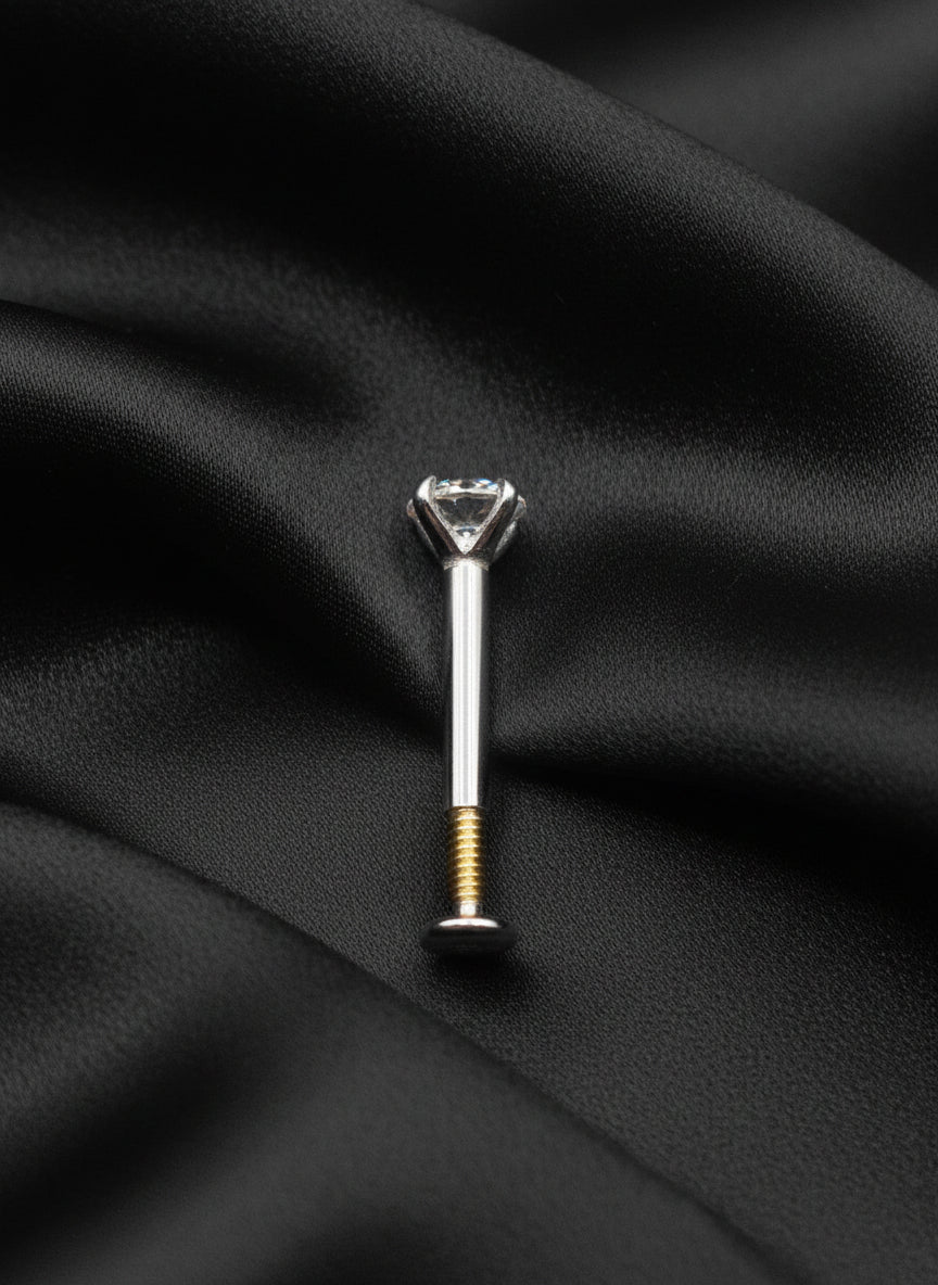 ਪੇਚ ਬੈਕ ਲਾਕ ਦੇ ਨਾਲ ਅਸਲੀ ਚਾਂਦੀ ਦੇ ਨੋਜ਼ ਸਟੱਡ।