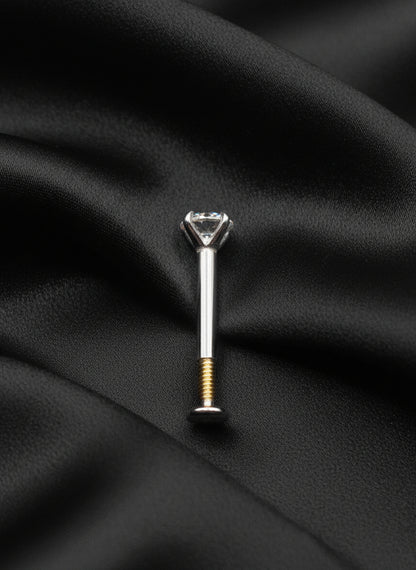 ਪੇਚ ਬੈਕ ਲਾਕ ਦੇ ਨਾਲ ਅਸਲੀ ਚਾਂਦੀ ਦੇ ਨੋਜ਼ ਸਟੱਡ।