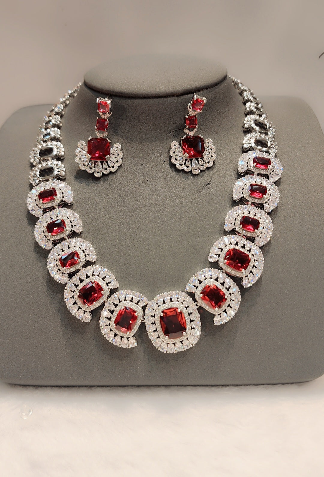 ਚਿੱਟੇ ਸੋਨੇ ਦੀ ਪਲੇਟ ਵਾਲਾ ਸੈੱਟ