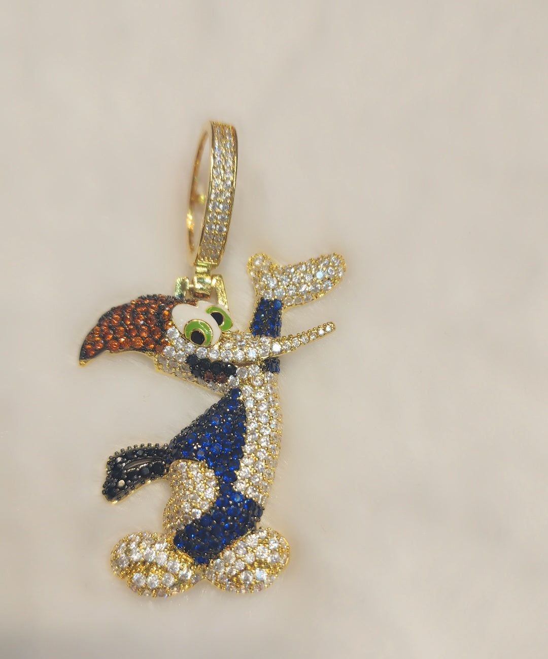 ਆਈਸਡ ਆਊਟ ਵ੍ਹਾਈਟ ਗੋਲਡ ਪਲੇਟਿਡ ਕਾਰਟੂਨ ਪੈਂਡੈਂਟ