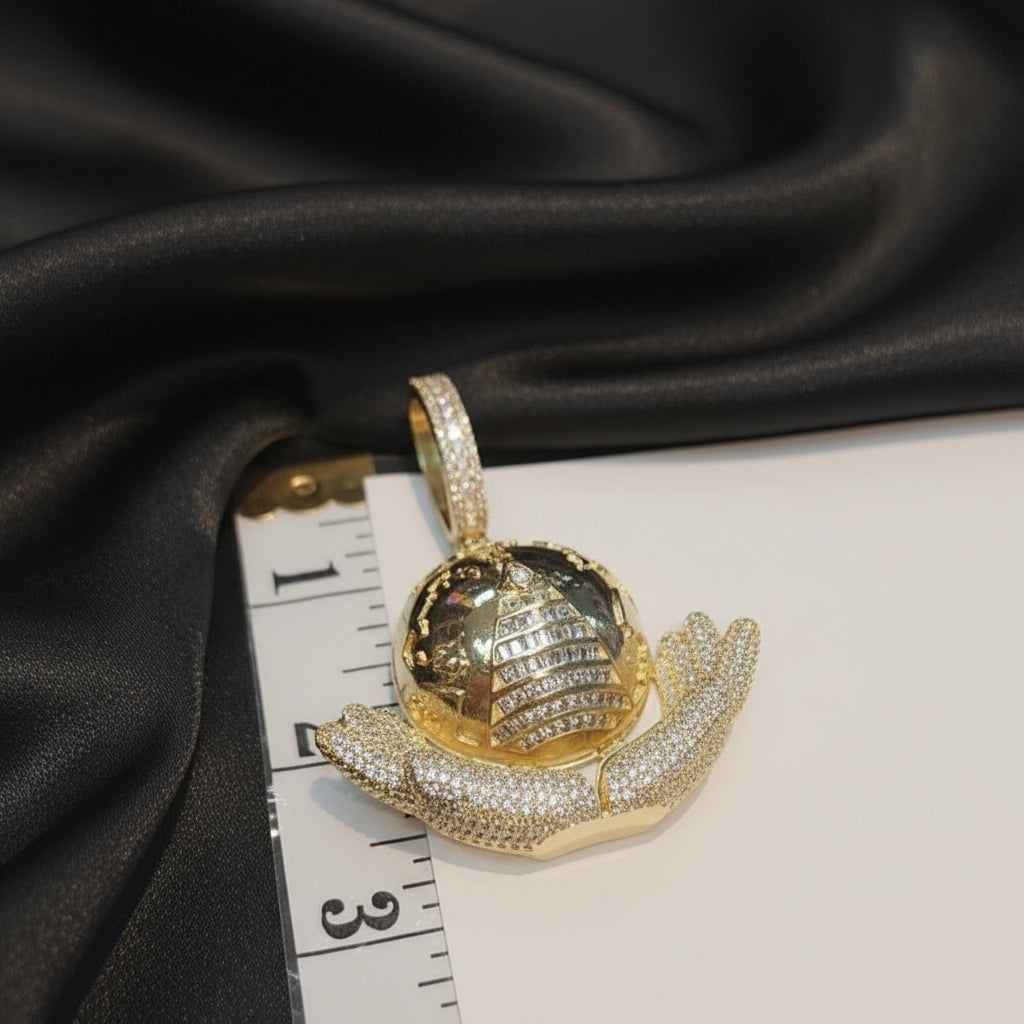 ਆਈਸਡ ਆਊਟ ਪੈਂਡੈਂਟ