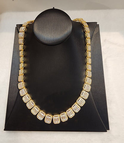 ਆਈਸਡ ਆਊਟ ਗੋਲਡ ਪਲੇਟਿਡ ਚੇਨ