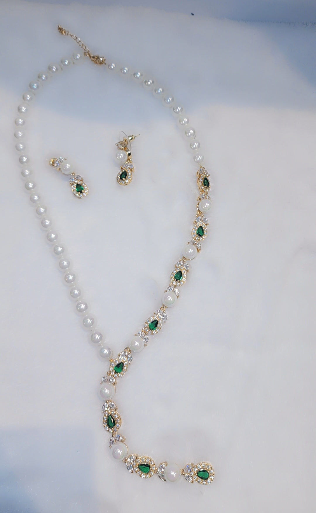 ਚਿੱਟੇ ਸੋਨੇ ਦੀ ਪਲੇਟ ਵਾਲਾ ਸੈੱਟ