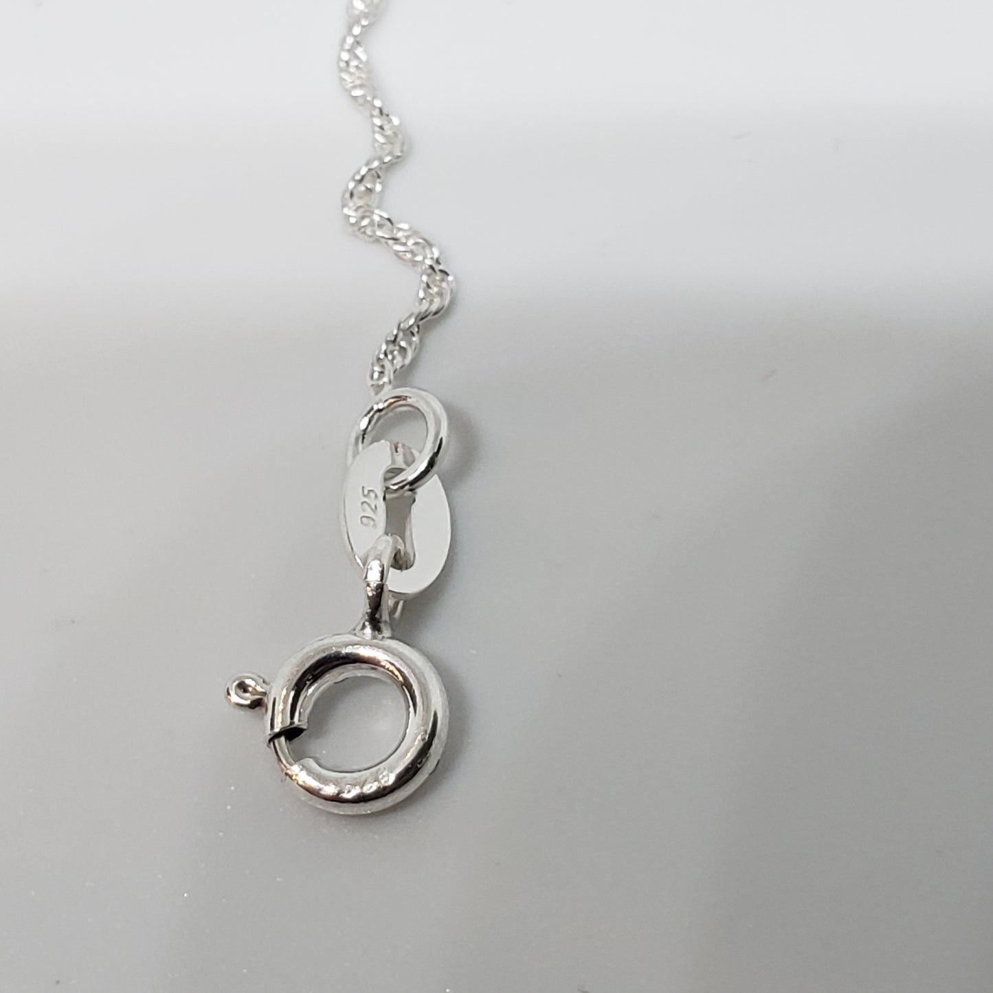 ਅਸਲੀ ਫਿਰਕੀ ਅਤੇ ਅਸਲੀ ਚਾਂਦੀ ਦੇ ਫੈਸ਼ਨੇਬਲ ਐਨਕਲੇਟ