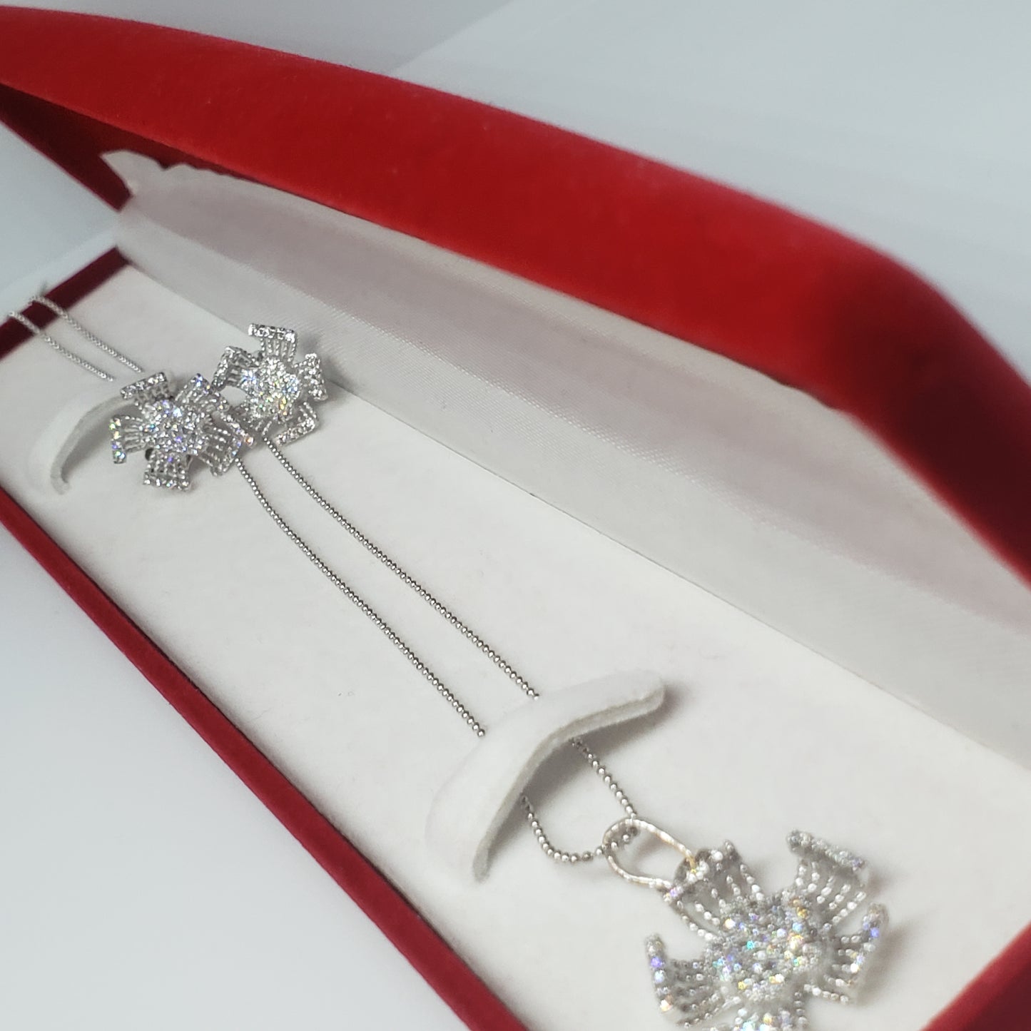 ਹੀਰੇ ਦੇ ਫੁੱਲਾਂ ਦੀਆਂ ਪੱਤੀਆਂ ਵਾਲਾ ਪਿਆਰ ਸੈੱਟ