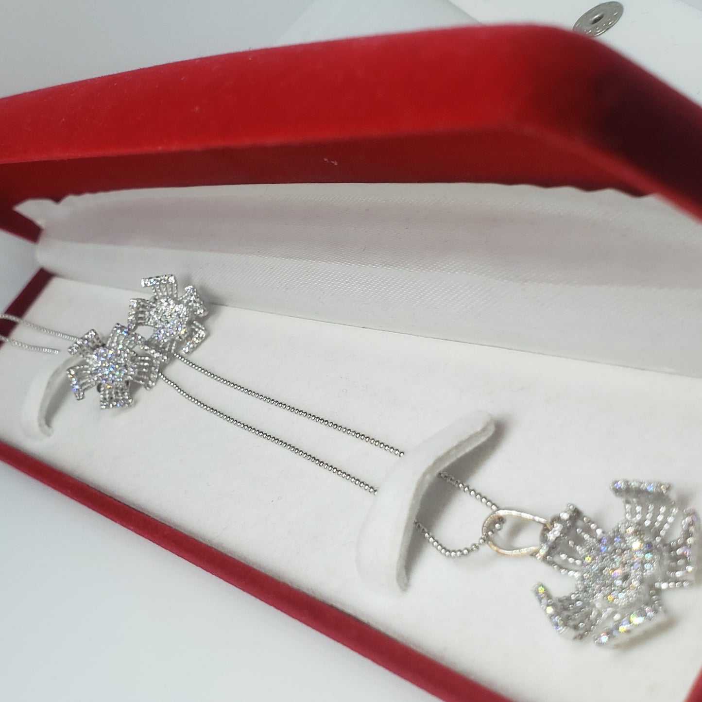 ਹੀਰੇ ਦੇ ਫੁੱਲਾਂ ਦੀਆਂ ਪੱਤੀਆਂ ਵਾਲਾ ਪਿਆਰ ਸੈੱਟ