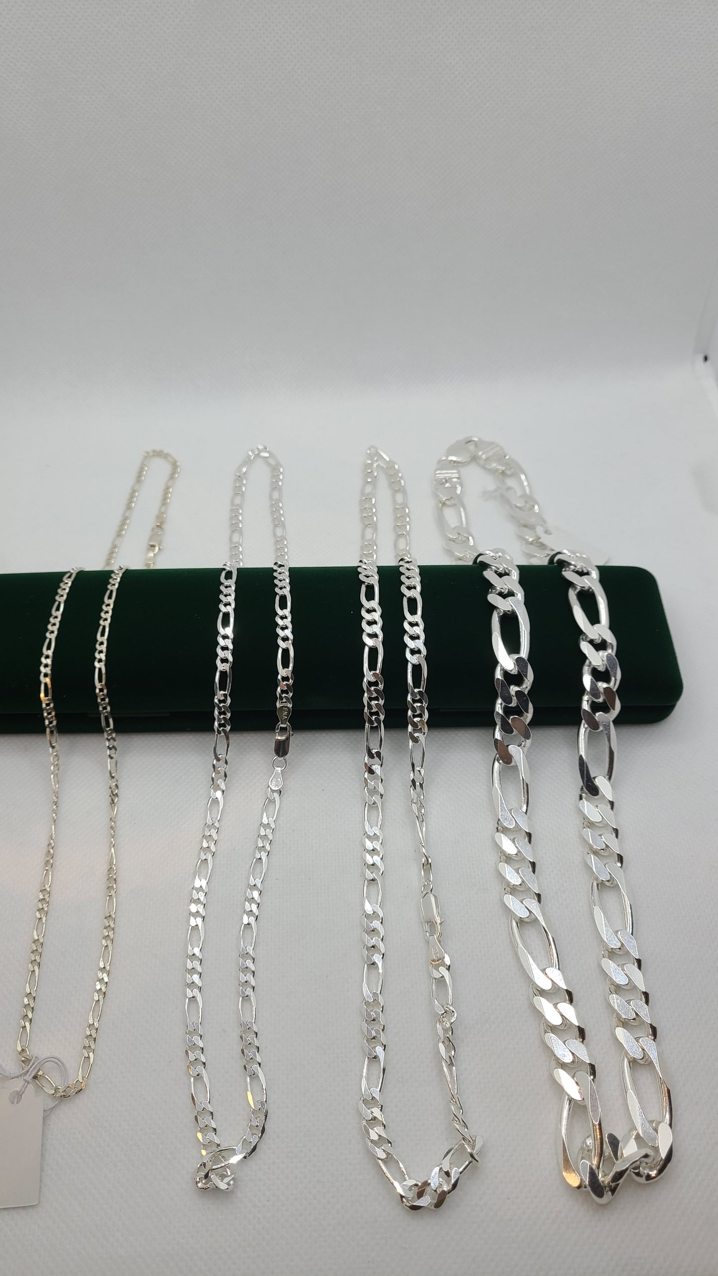 925 ਸਟਰਲਿੰਗ ਸਿਲਵਰ ਫਿਗਾਰੋ ਚੇਨ