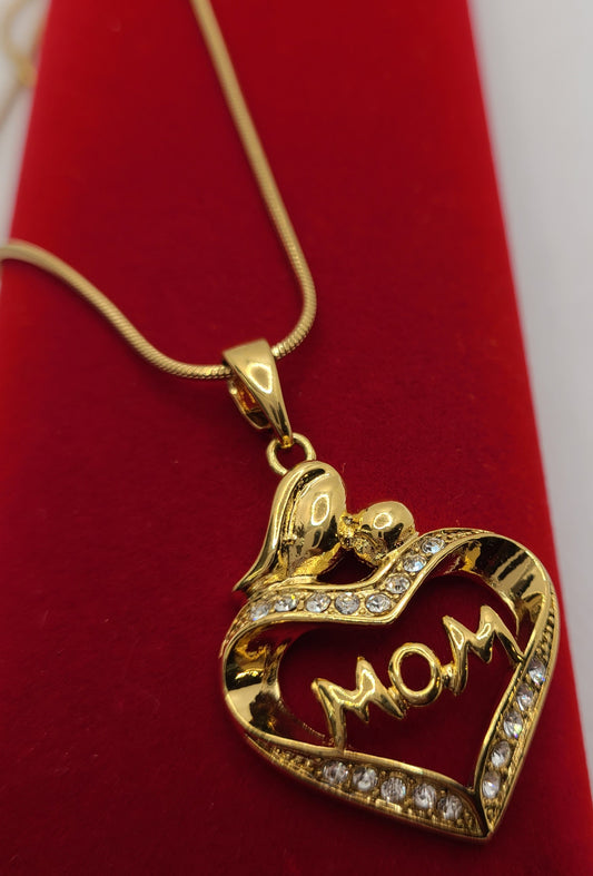 Gold plated heart-shaped mom pendant