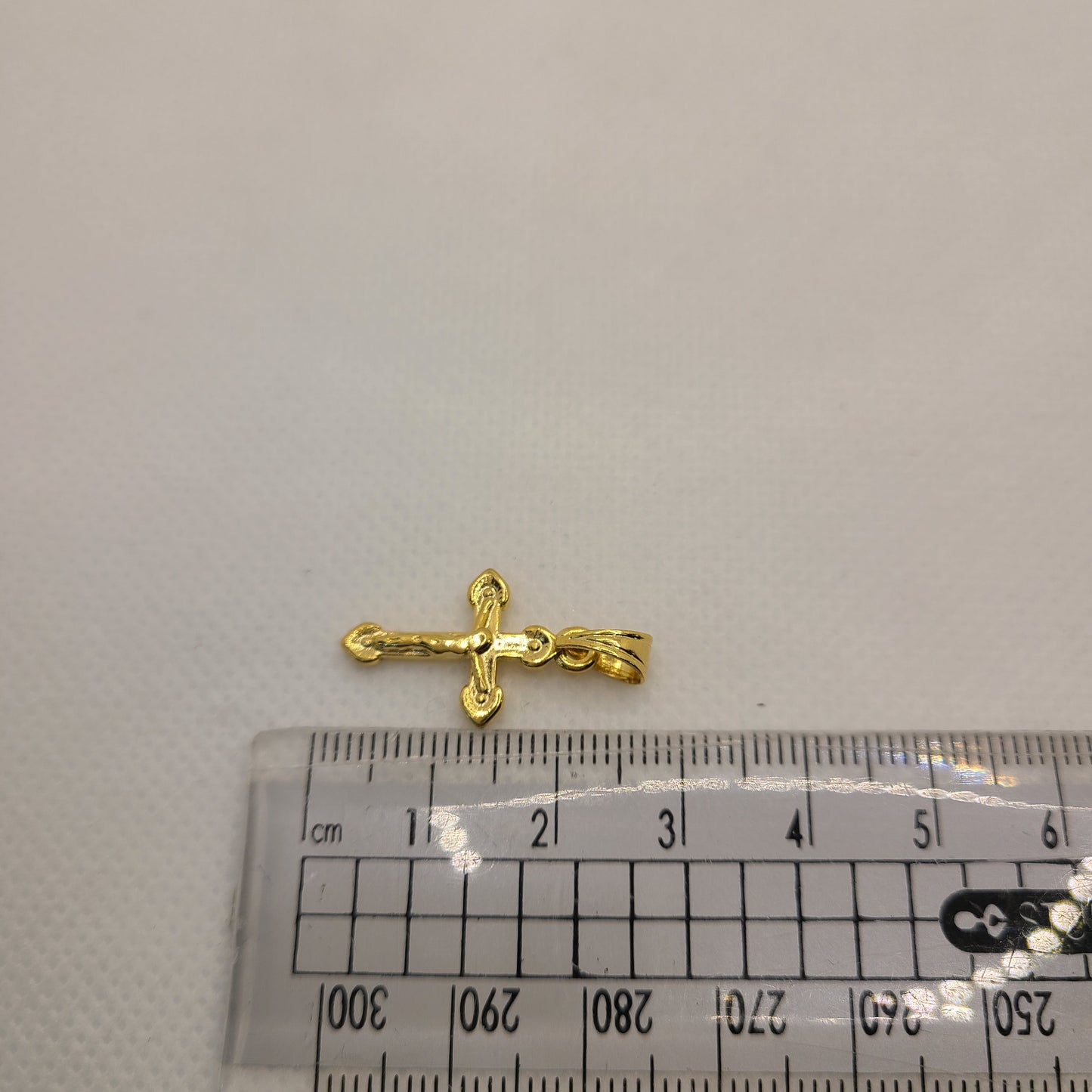 Pendentif croix plaqué or 18 carats