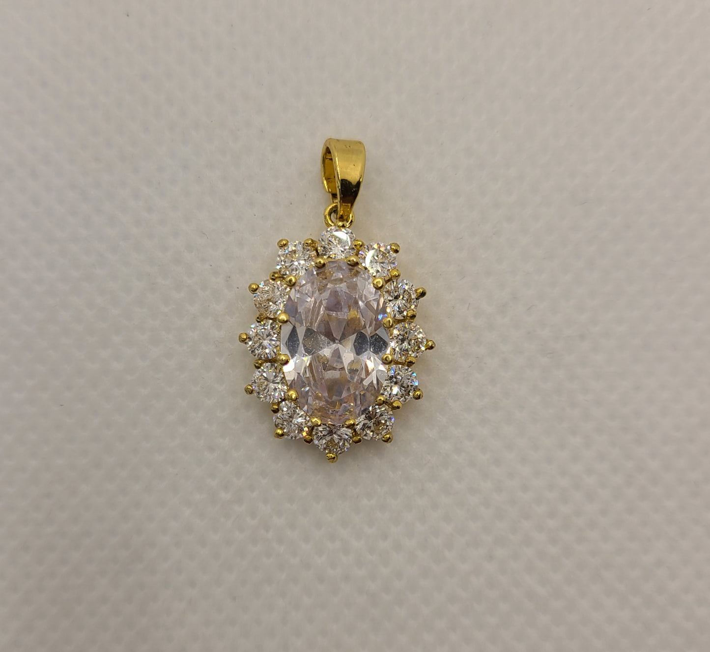 ਆਈਸਡ ਆਊਟ ਪੈਂਡੈਂਟ