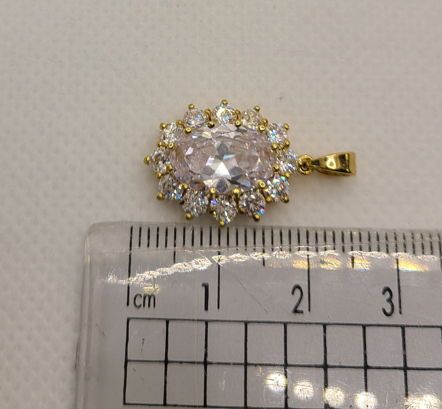 ਆਈਸਡ ਆਊਟ ਪੈਂਡੈਂਟ