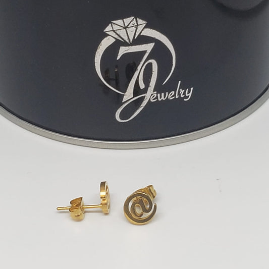 Boucles d'oreilles à tige classiques avec signe @