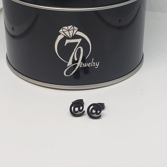 Boucles d'oreilles à tige classiques avec signe @