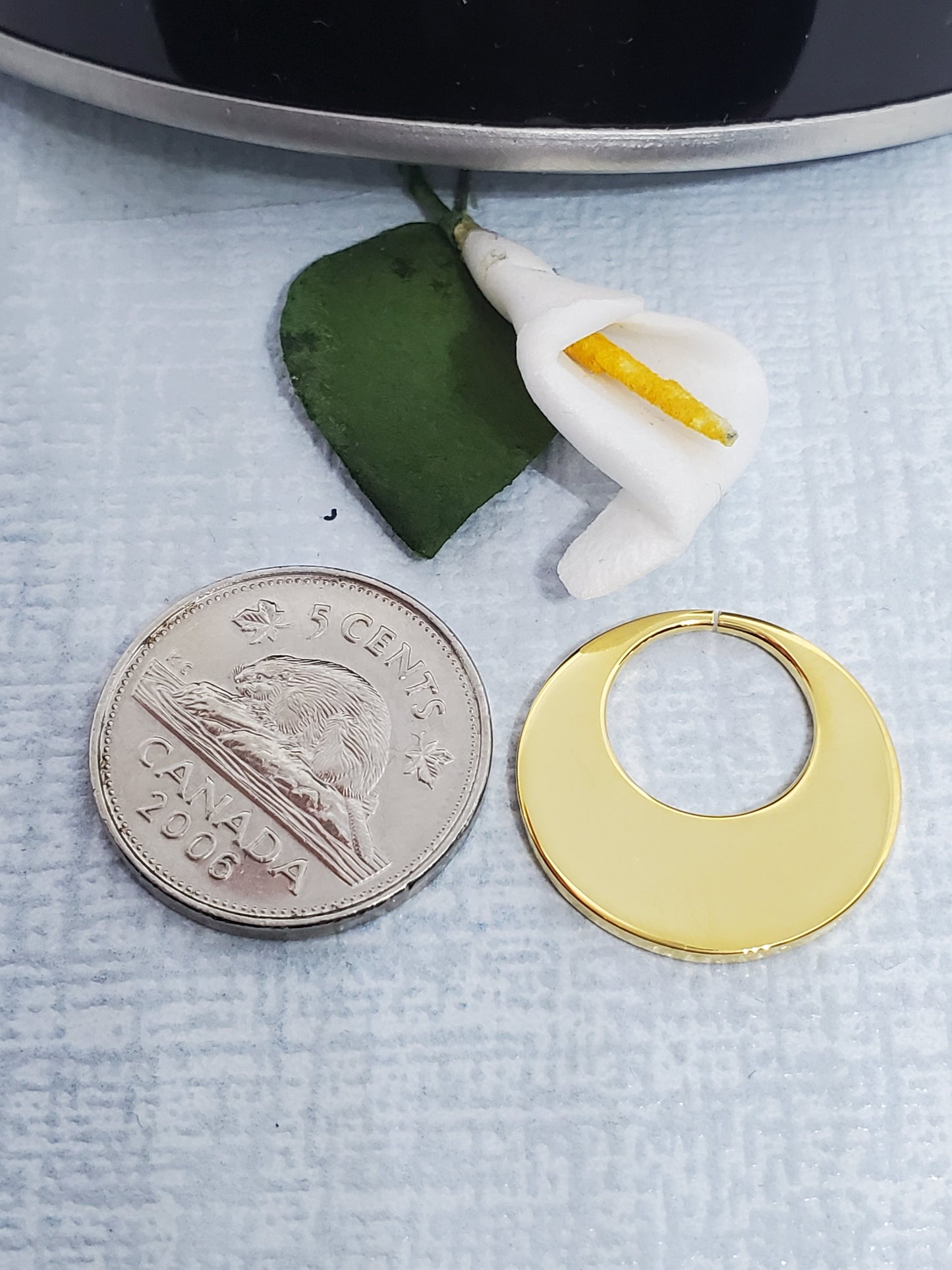 ਸਾਦੇ ਨਟੀਅਨ ਈਅਰਰਿੰਗਸ 18k ਗੋਲਡ ਪਲੇਟਿਡ