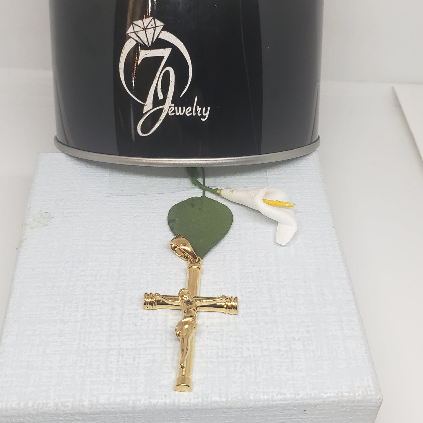 ਸੋਨੇ ਦੀ ਝਾਲ ਵਾਲਾ ਸਲੀਬ