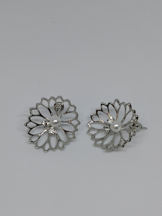 Boucles d'oreilles à tige en pétales de fleurs