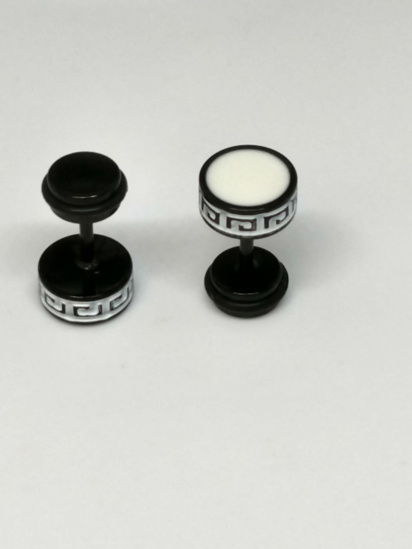 Stud earrings (Screw back lock)