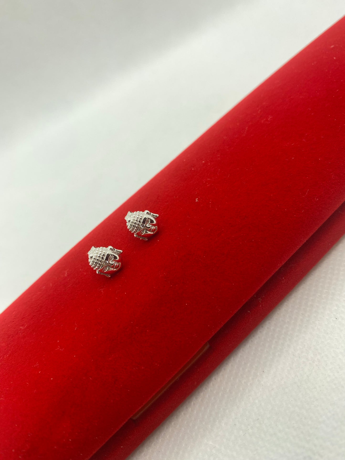 ਸਟਰਲਿੰਗ ਸਿਲਵਰ ਬੁੱਧ ਸਟੱਡ ਵਾਲੀਆਂ