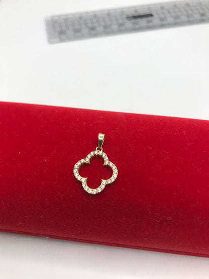 10k ਸੋਨੇ ਦਾ ਕਲੋਵਰ ਪੈਂਡੈਂਟ