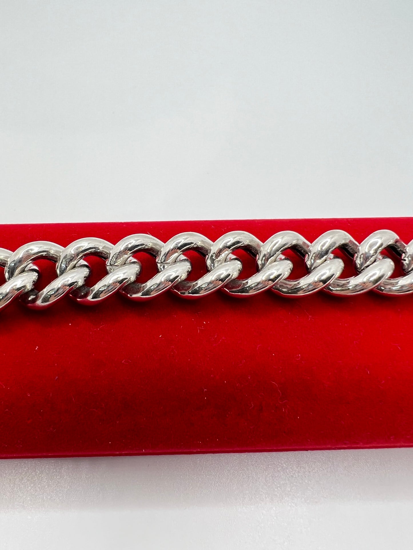 ਅਸਲੀ ਚਾਂਦੀ ਦੇ ਰੋਡੀਅਮ ਪਲੇਟਿਡ ਬਰੇਸਲੇਟ