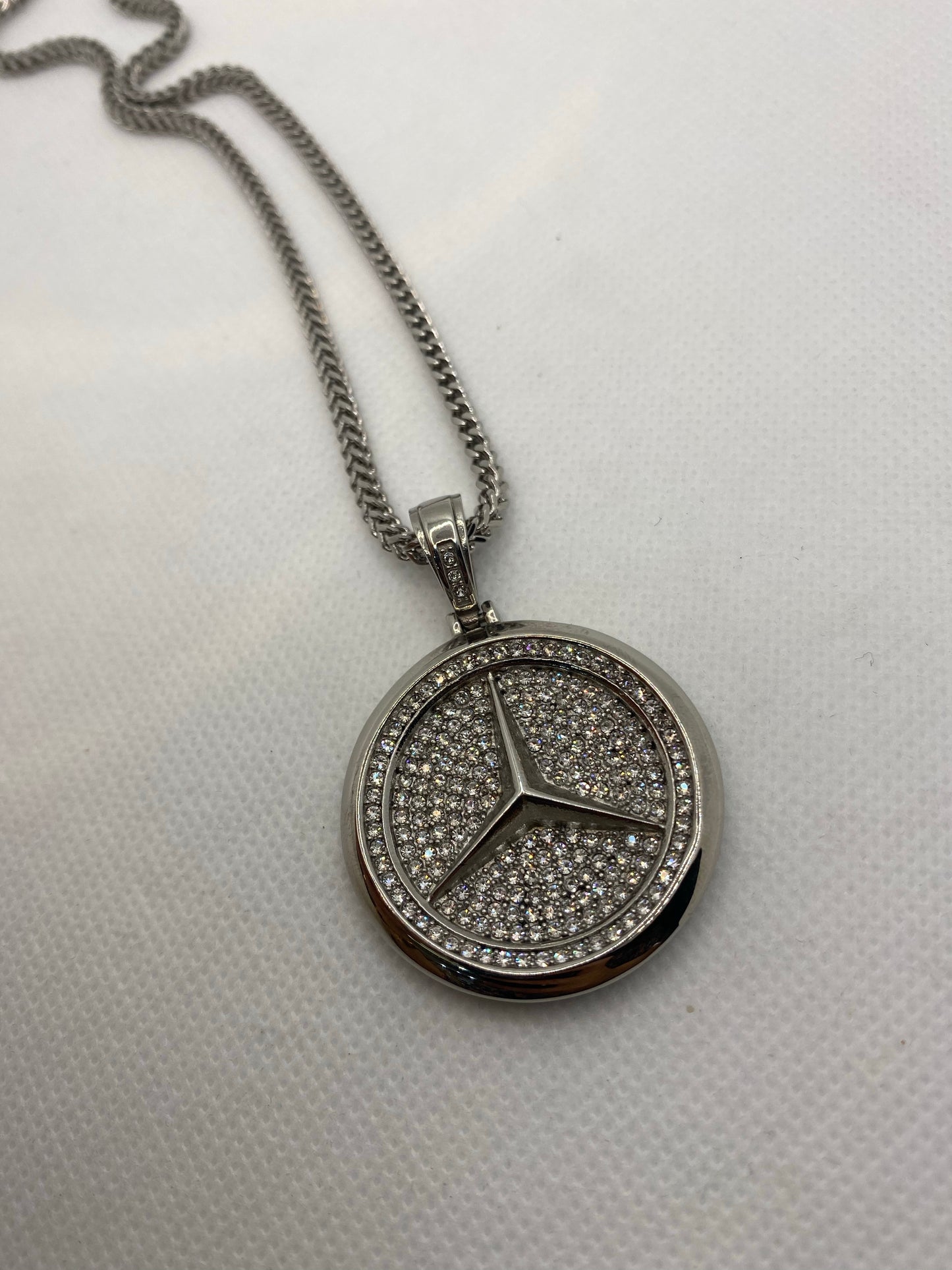 Pendentif avec logo Mercedes