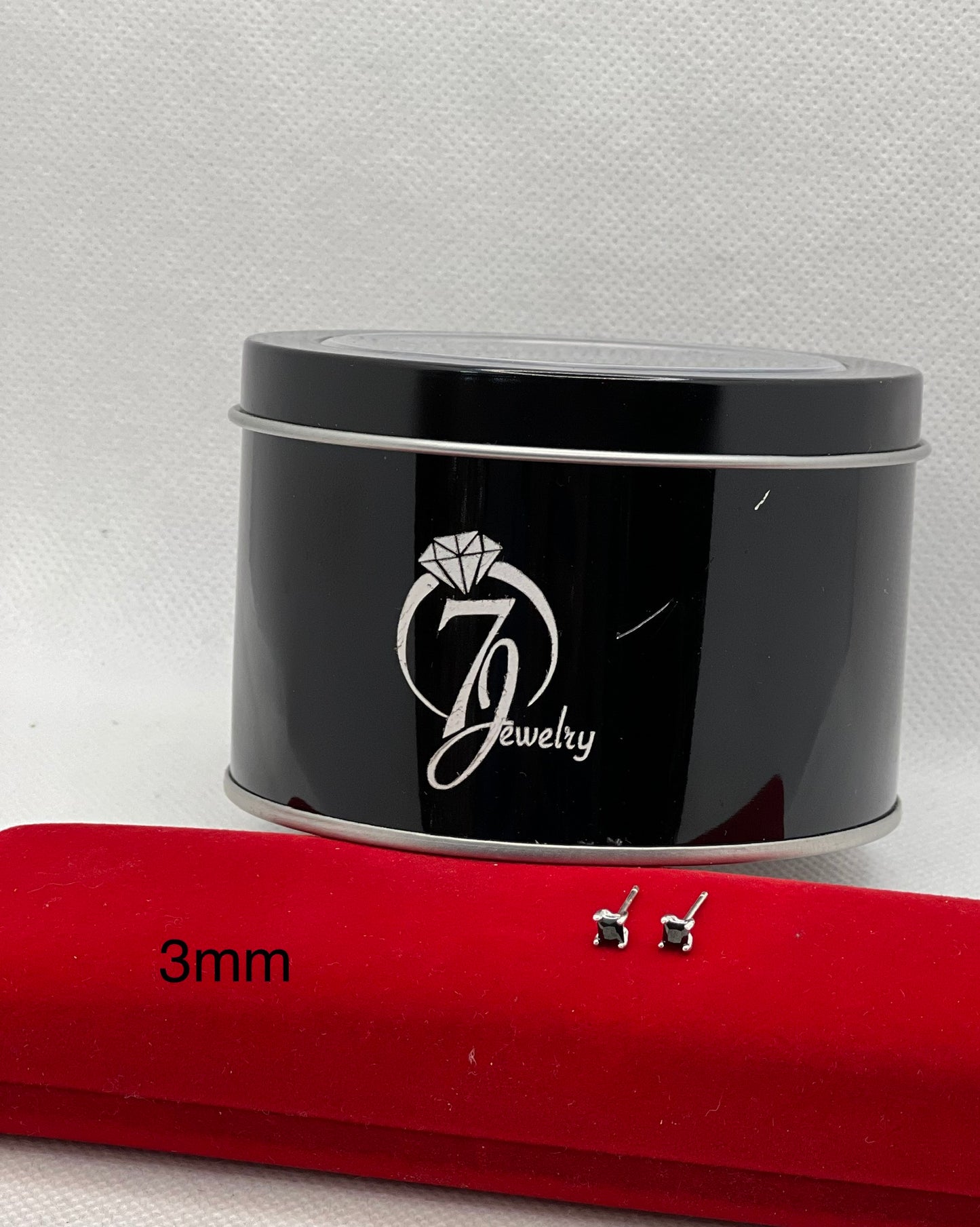 Clou d'oreille en argent sterling (carré noir)