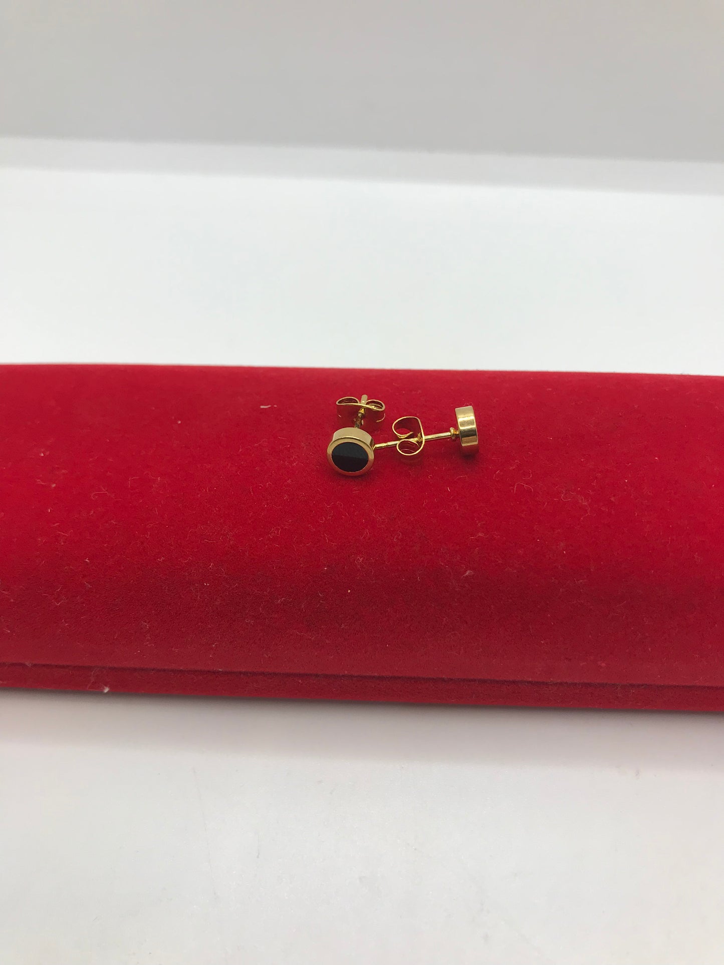 Clous d'oreilles en acier inoxydable doré et noir