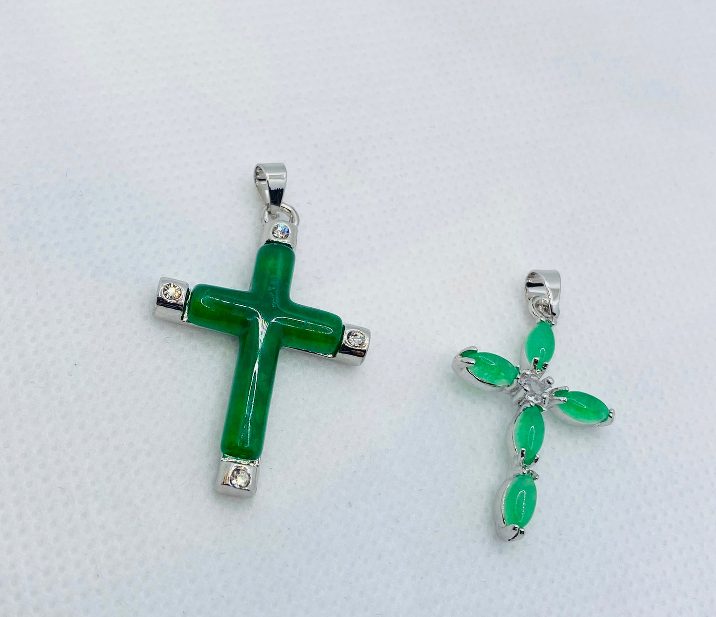 Pendentifs en croix de jade véritable