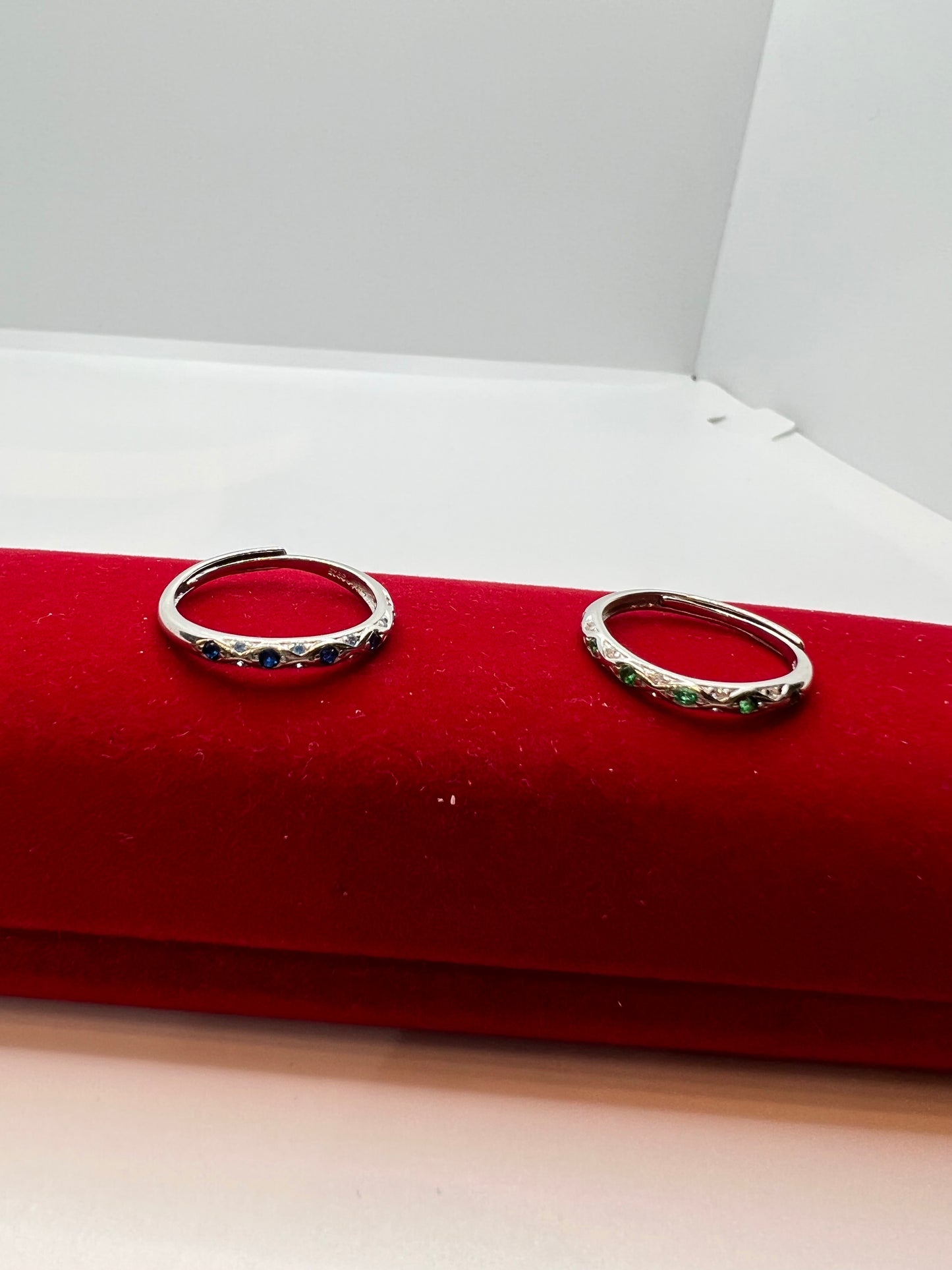 Bague en argent véritable avec pierres de couleur