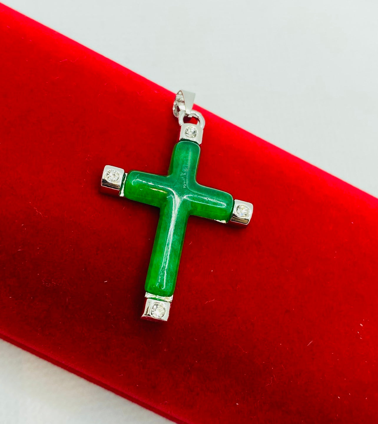 Pendentifs en croix de jade véritable