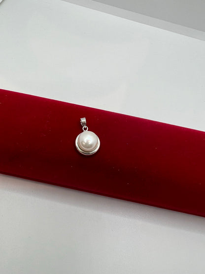 ਅਸਲੀ ਚਾਂਦੀ ਦੇ ਤਾਜ਼ੇ ਪਾਣੀ ਦੇ ਮੋਤੀ ਦਾ ਲਟਕਿਆ ਹੋਇਆ ਰੰਗ