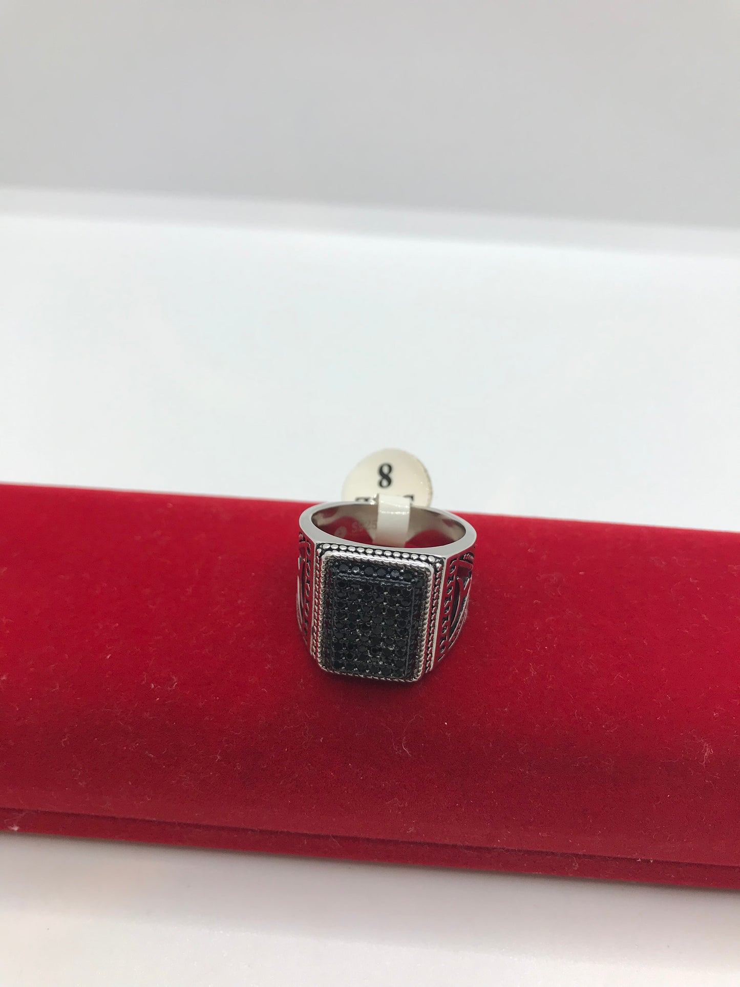 ਸਟਰਲਿੰਗ ਚਾਂਦੀ ਦੇ ਕਾਲੇ ਪੱਥਰ ਦੀ ਅੰਗੂਠੀ