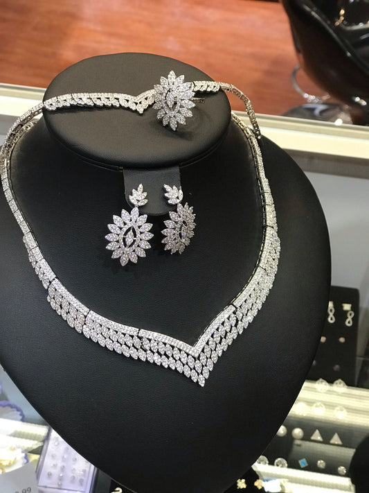 Elegant cubic zirconia set