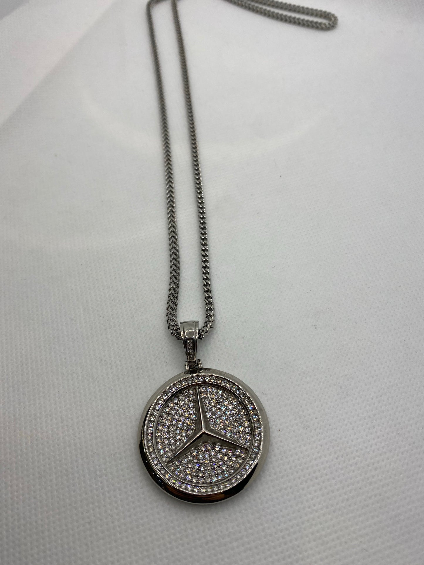 Pendentif avec logo Mercedes