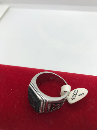 ਸਟਰਲਿੰਗ ਚਾਂਦੀ ਦੇ ਕਾਲੇ ਪੱਥਰ ਦੀ ਅੰਗੂਠੀ