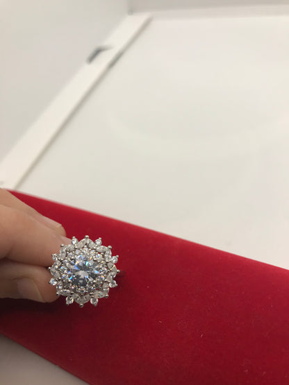 ਸਟਰਲਿੰਗ ਚਾਂਦੀ ਦੇ ਫੁੱਲਾਂ ਦੀ ਅੰਗੂਠੀ