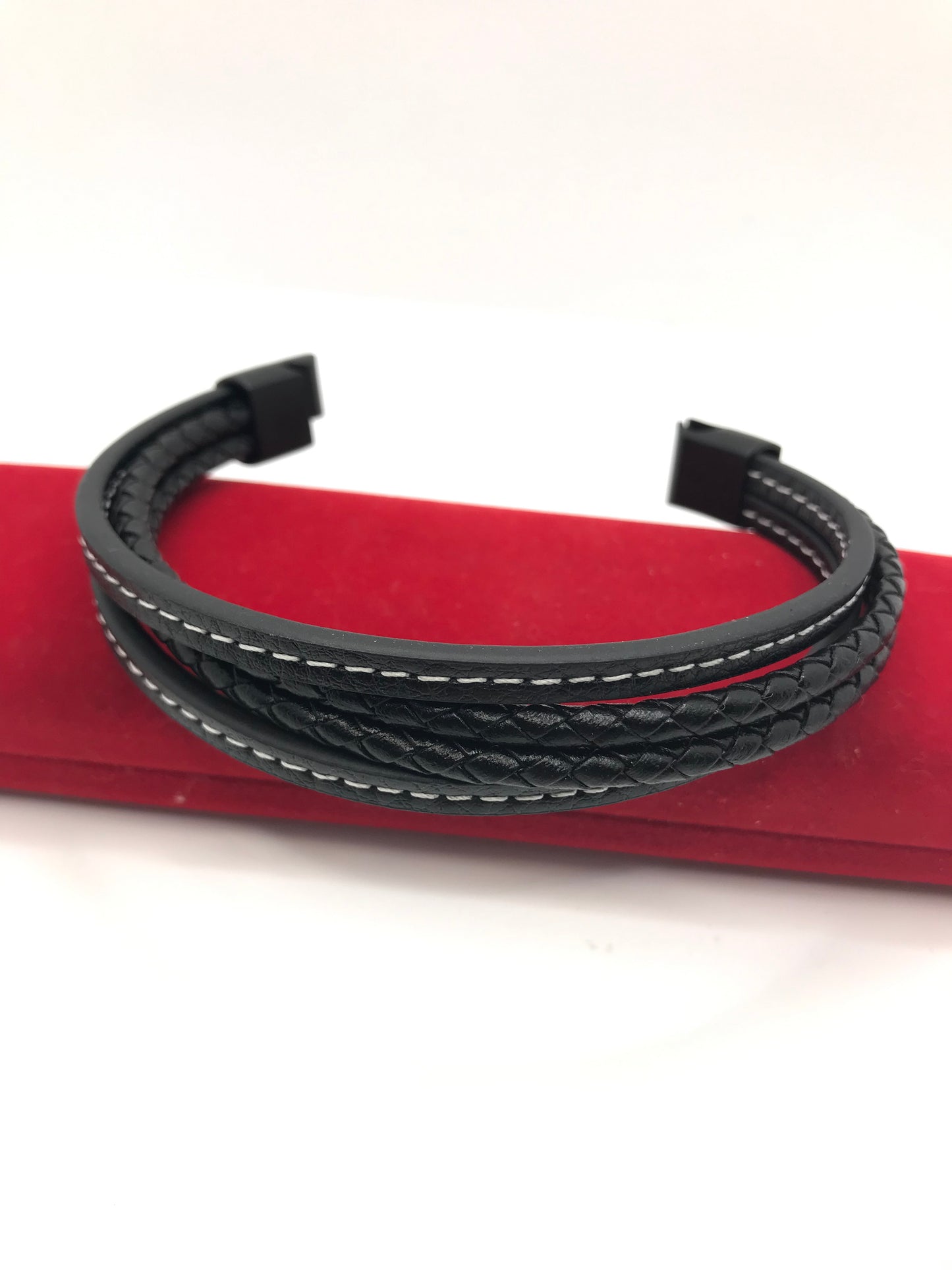 ਪਰਤਾਂ ਵਾਲਾ ਚਮੜੇ ਦਾ ਬਰੇਸਲੇਟ