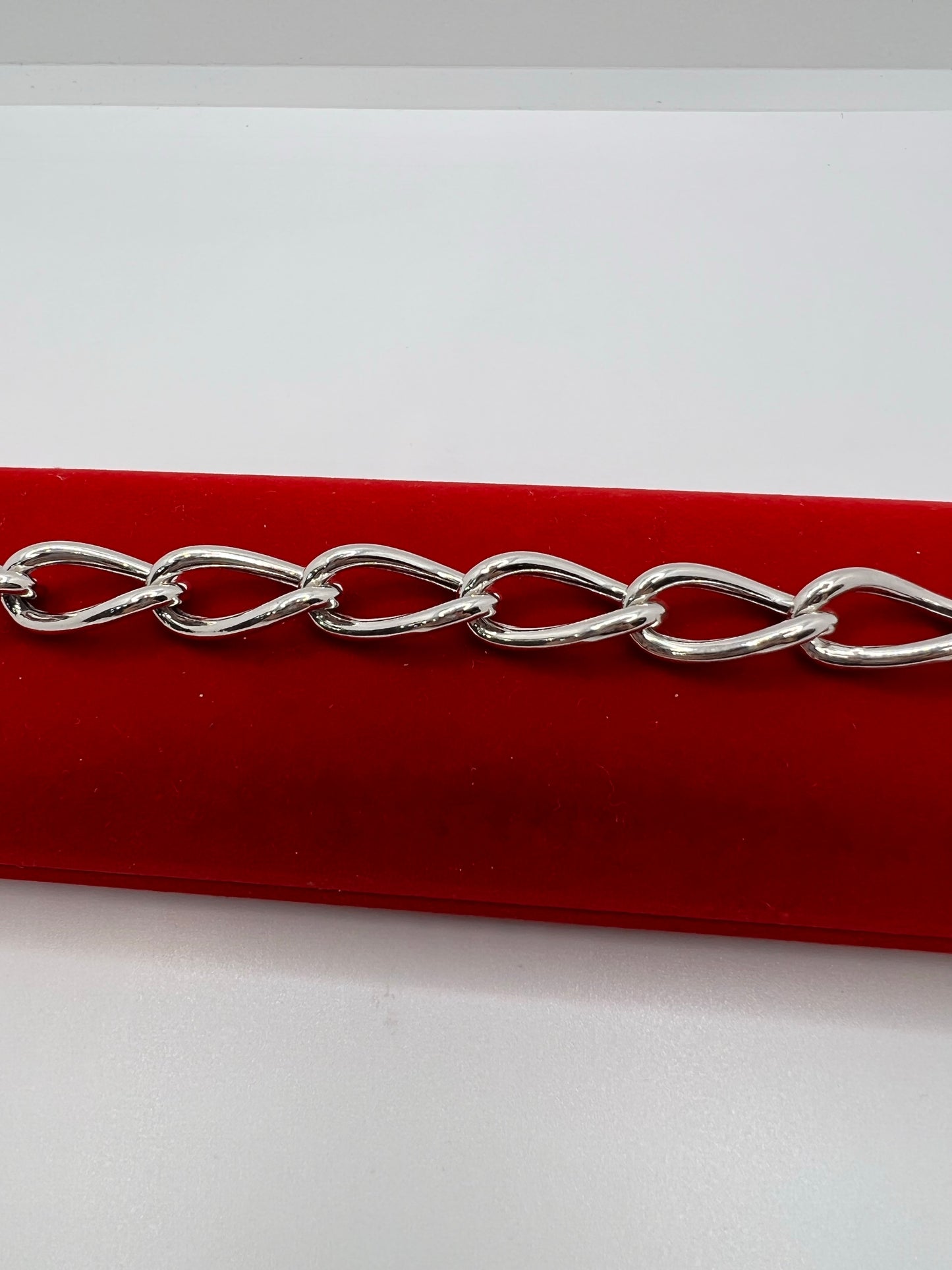 ਅਸਲੀ ਚਾਂਦੀ ਦੇ ਰੋਡੀਅਮ ਪਲੇਟਿਡ ਬਰੇਸਲੇਟ