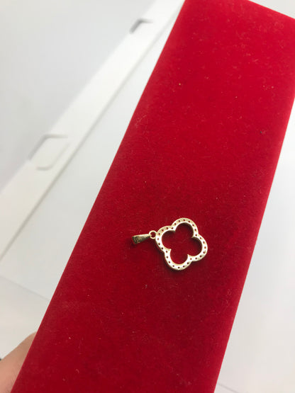 10k ਸੋਨੇ ਦਾ ਕਲੋਵਰ ਪੈਂਡੈਂਟ