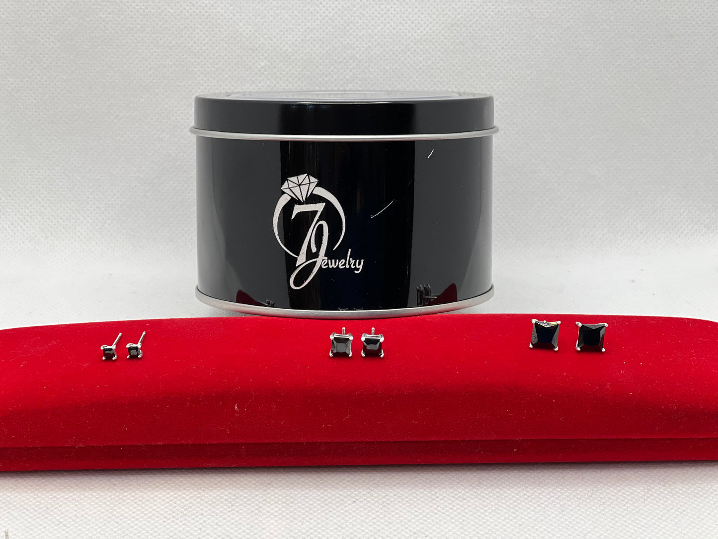 Clou d'oreille en argent sterling (carré noir)