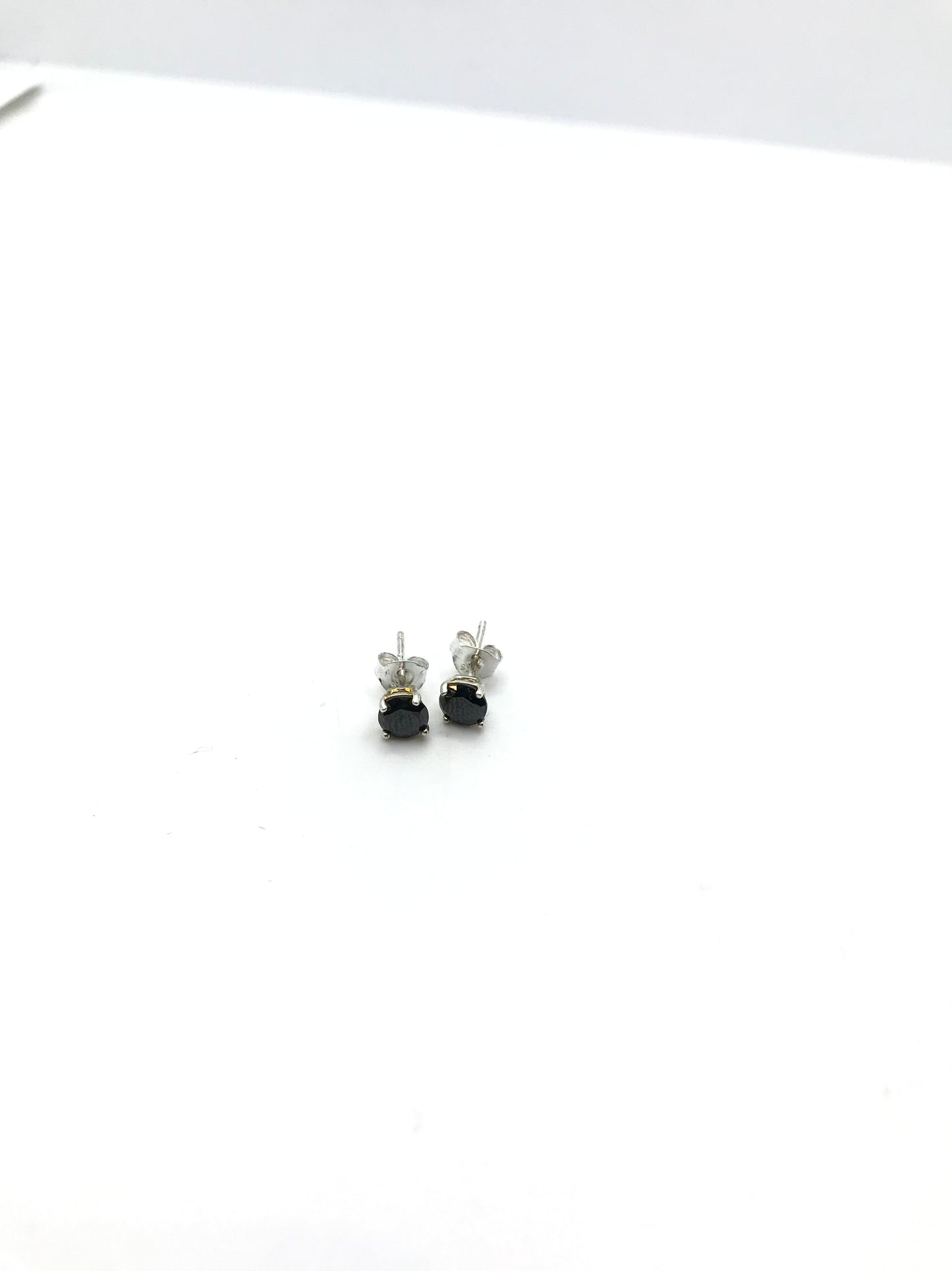 Sterling silver round black stone stud