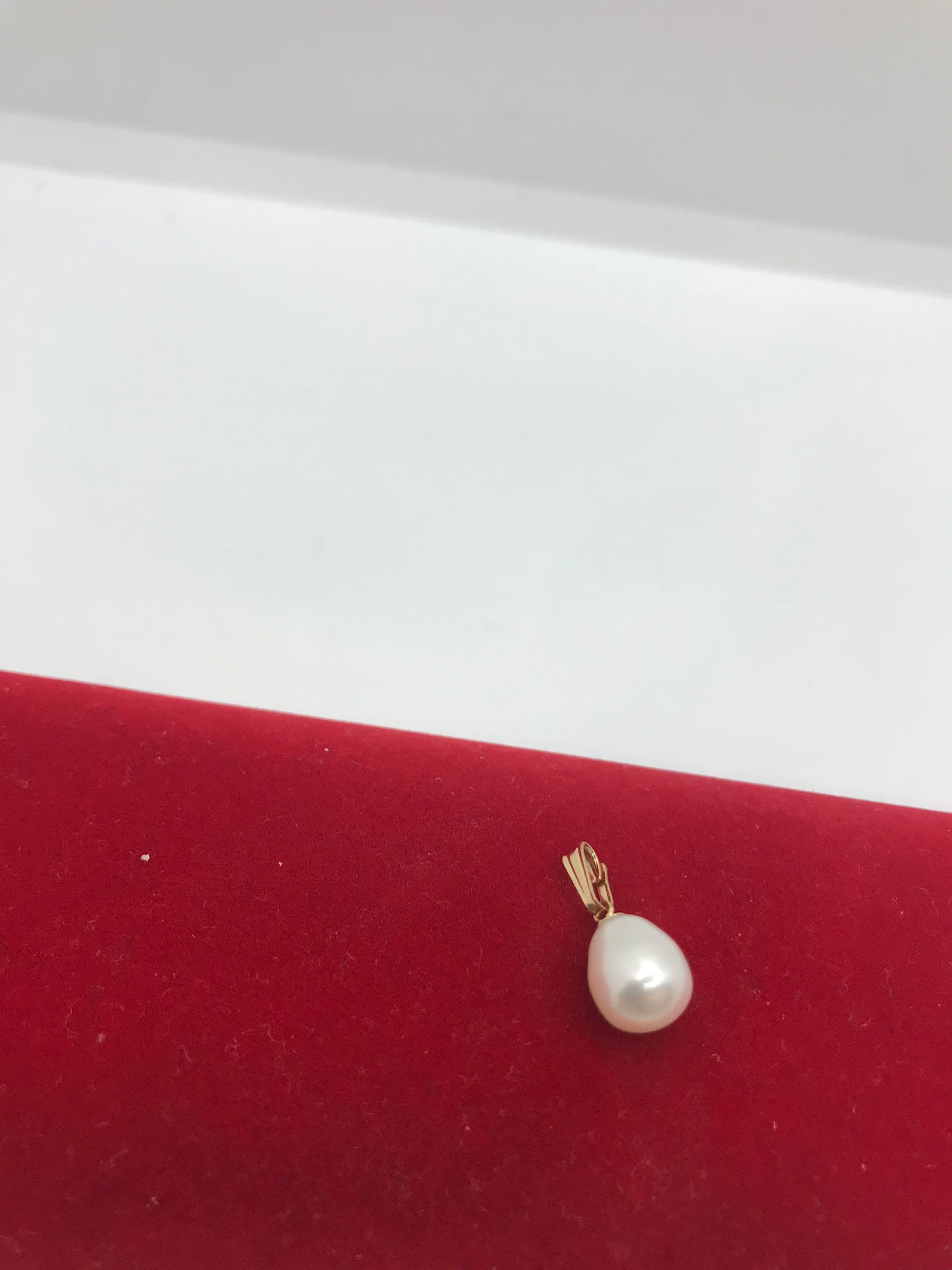 10k pearl pendant