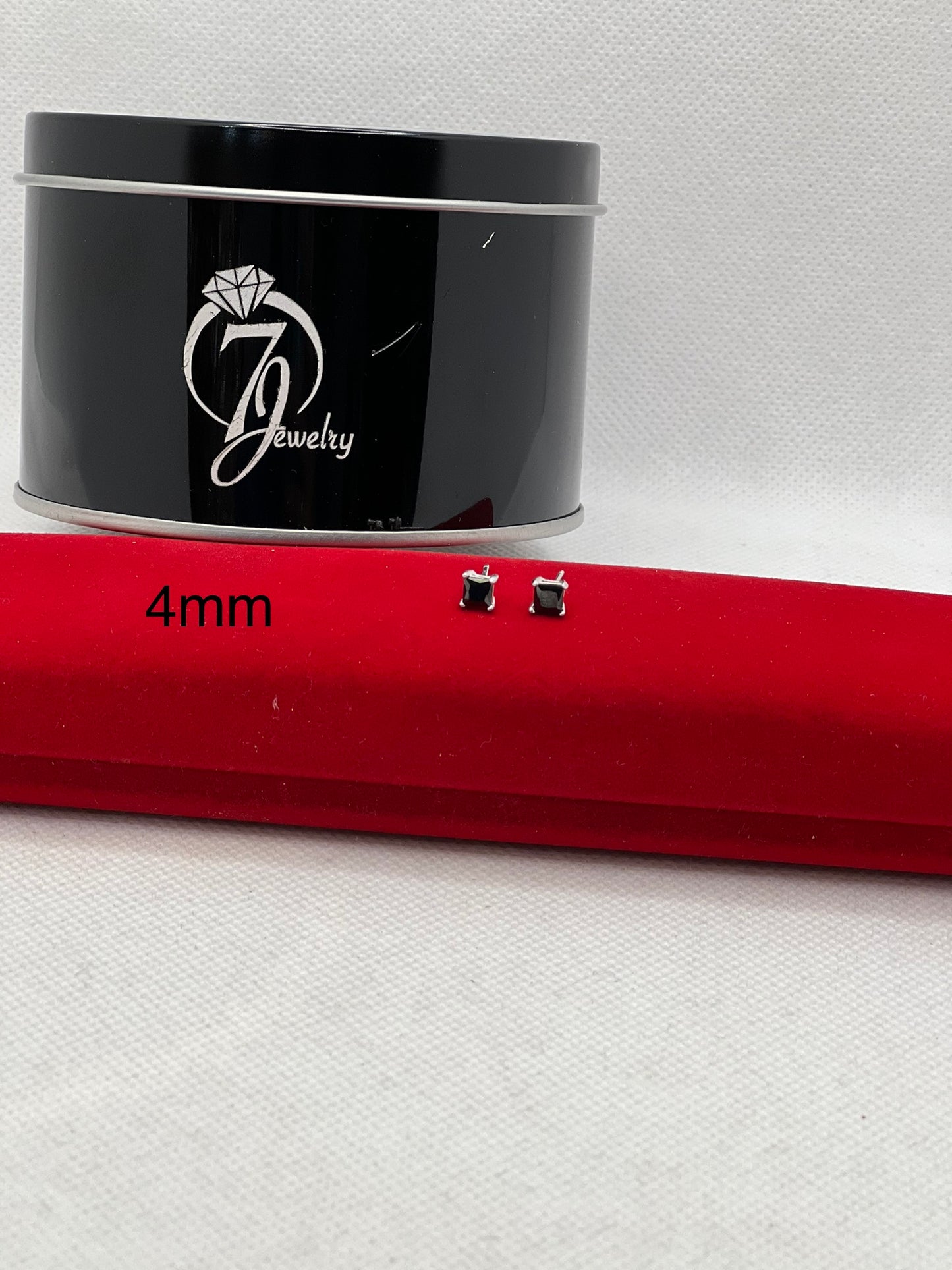 Clou d'oreille en argent sterling (carré noir)