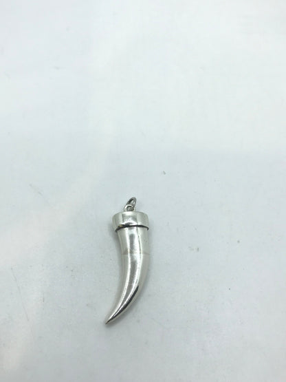 Pendentif en argent véritable en forme de clou de tigre