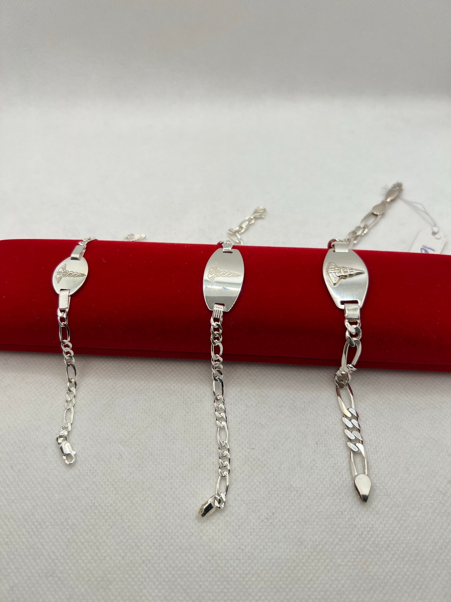 ਅਸਲੀ ਚਾਂਦੀ ਦੇ ਮੈਡੀਕਲ ਆਈਡੀ ਫਿਗਾਰੋ ਬਰੇਸਲੇਟ