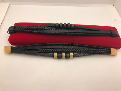 ਮਣਕਿਆਂ ਵਾਲਾ ਚਮੜੇ ਦਾ ਬਰੇਸਲੇਟ