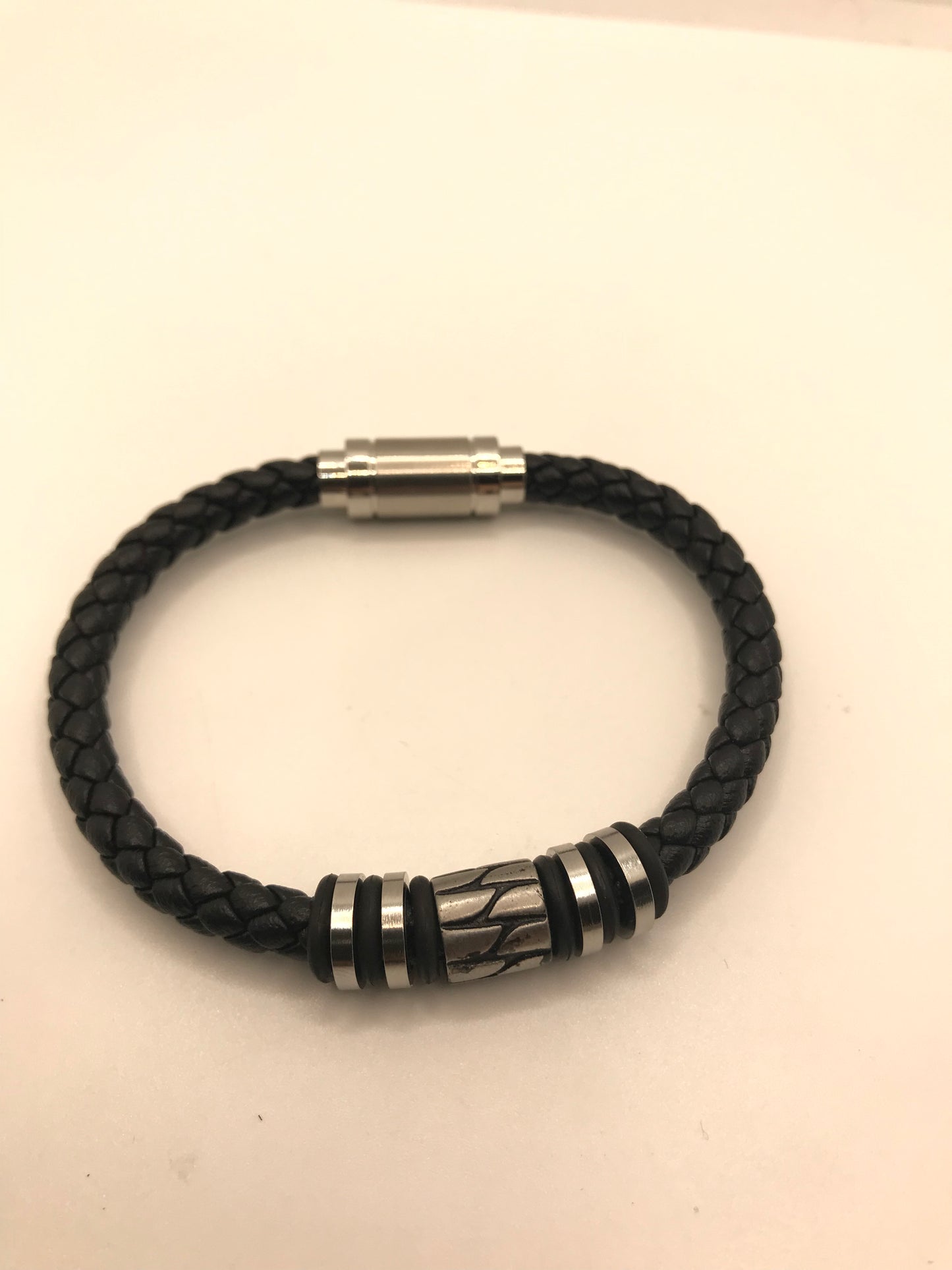 Bracelet en cuir et acier inoxydable