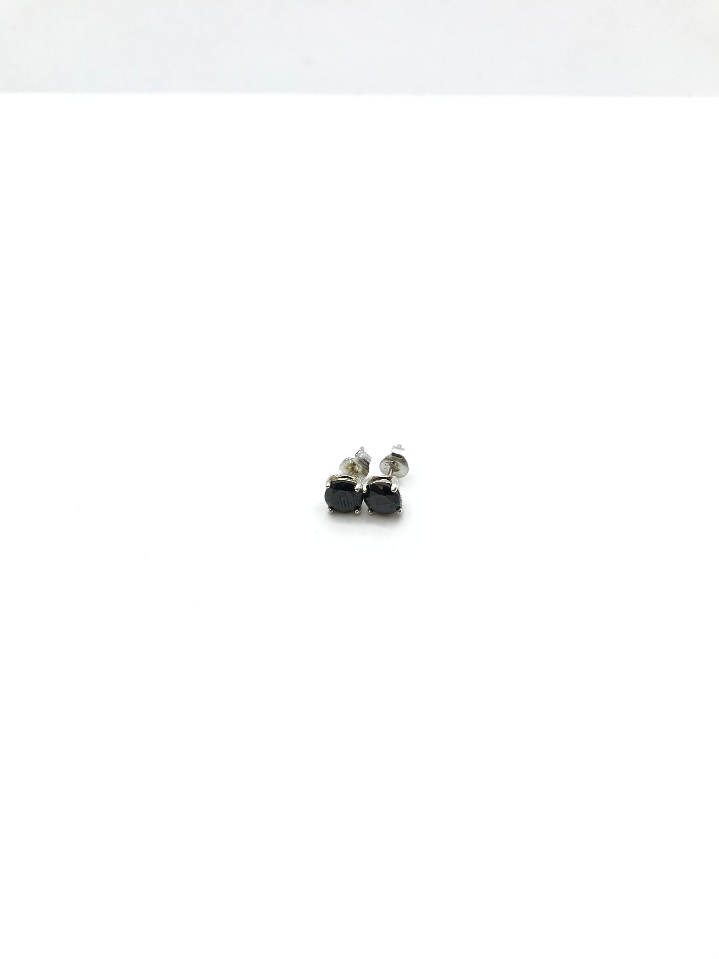 Sterling silver round black stone stud