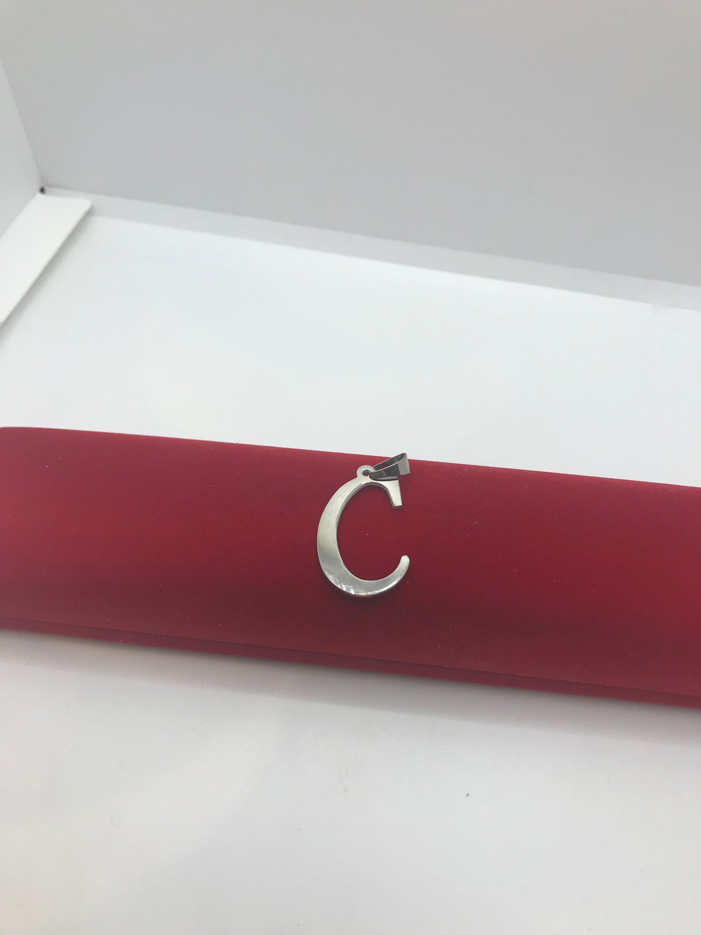 ਸਟੇਨਲੈੱਸ ਸਟੀਲ ਦੇ ਸ਼ੁਰੂਆਤੀ ਪੈਂਡੈਂਟ